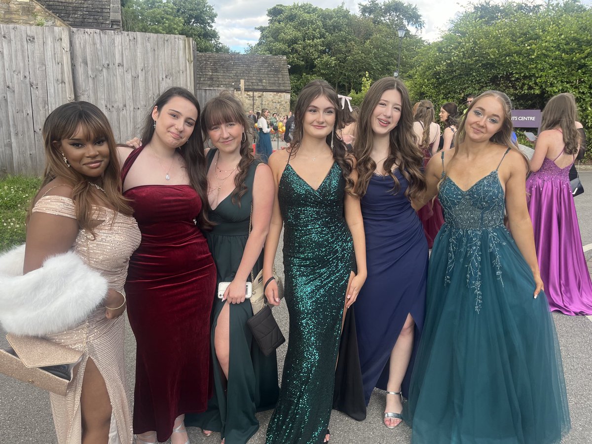 horizon_cc's tweet image. Time to party Year 11! #Classof2024 #promready