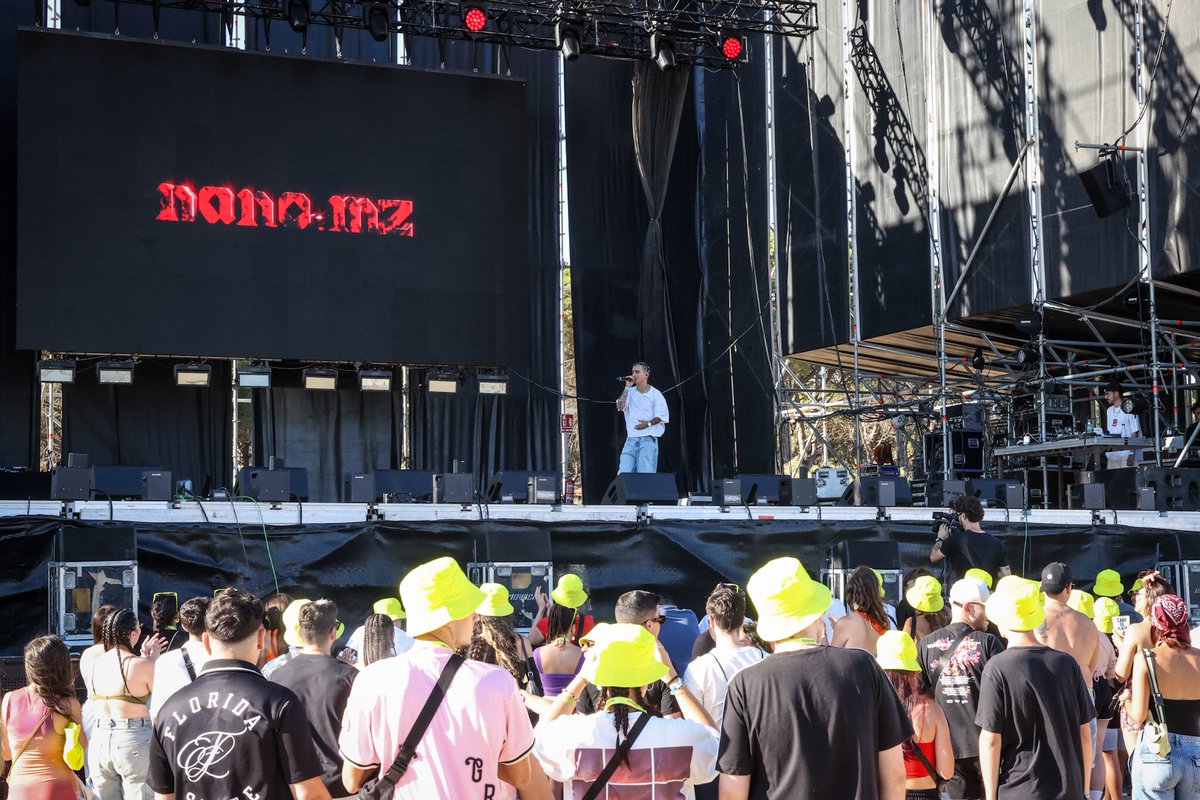cabodeplatafest's tweet photo. Nano Mz @nanomzzz haciendo lo suyo para llevarnos «hasta las nubes».
#CabodePlata #CabodePlata2024 #Caboplateros #Barbate #festival https://t.co/3XY1ZRstnL