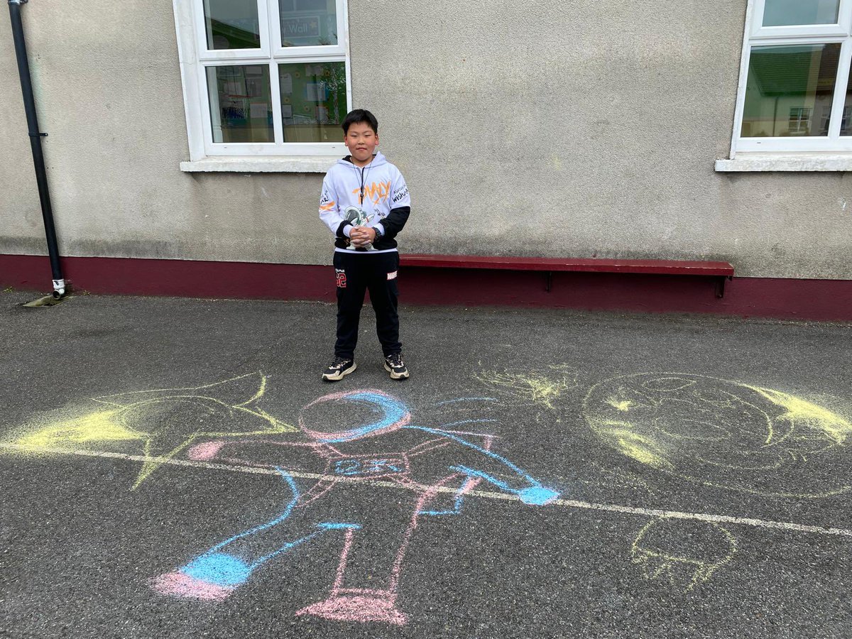 2nd Class carried out some street art to celebrate the end of the school year.