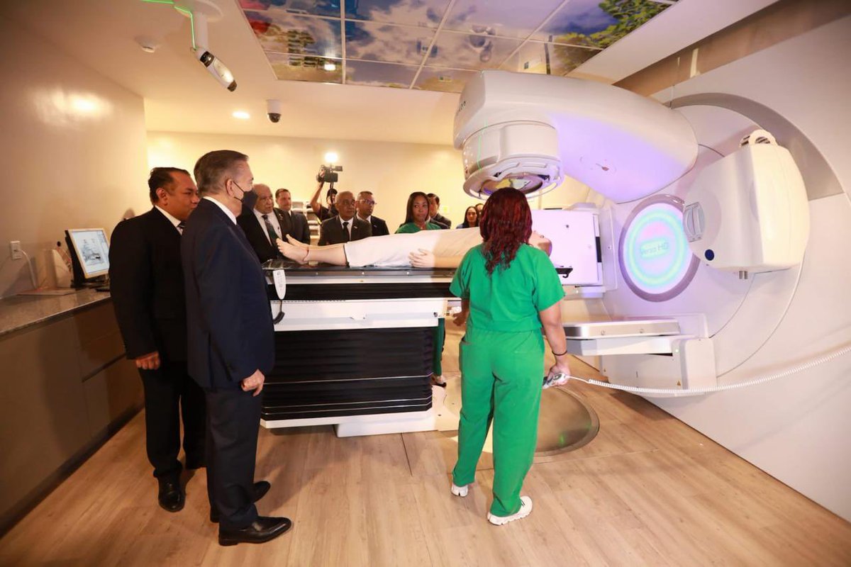 NitoCortizo's tweet image. El Hospital de Cancerología "Dr. Adán Ríos" está equipado con tecnología avanzada. Su nombre honra a un panameño de origen humilde, reconocido por su destacada labor como investigador médico y sus importantes contribuciones en la lucha contra el cáncer a nivel internacional.