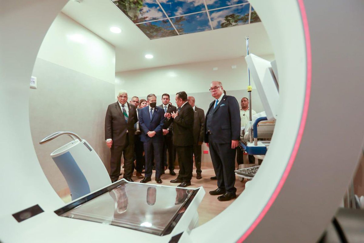 NitoCortizo's tweet image. El Hospital de Cancerología "Dr. Adán Ríos" está equipado con tecnología avanzada. Su nombre honra a un panameño de origen humilde, reconocido por su destacada labor como investigador médico y sus importantes contribuciones en la lucha contra el cáncer a nivel internacional.