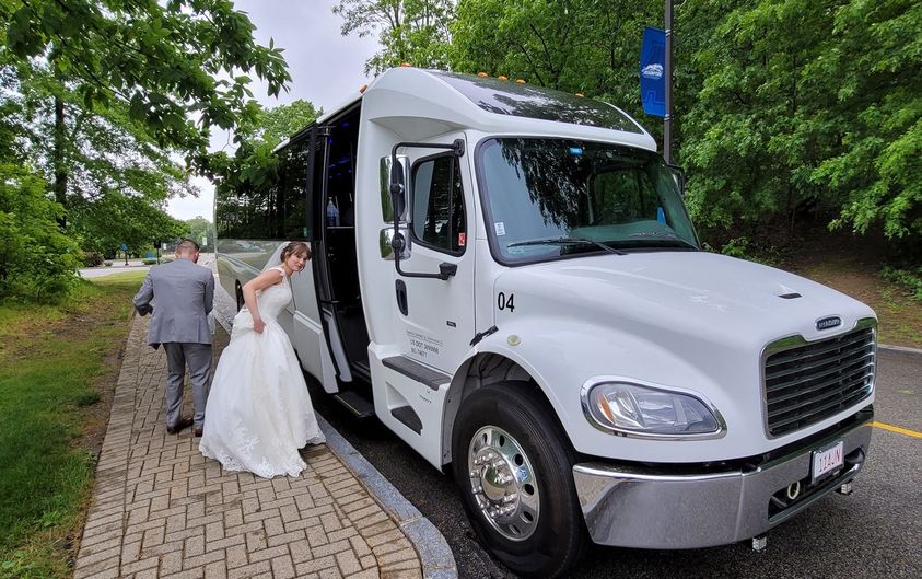 MaxiLimoBoston's tweet image. 📷 Experience Boston like never before with Maxi Party Bus Boston! 📷
Perfect for birthdays, weddings, or a night out with friends. Get a free quote: maxipartybusboston.com or call us: 857-292-9210!!

#MaxiPartyBusBoston #PartyOnWheels #BostonNights