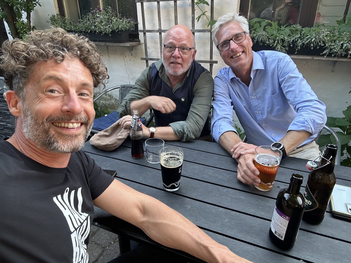 Årets #tweetup för #energitwitter är officiellt invigd! Sannolikt den minsta och mysigaste gruppen hittills! Och gissa om vi pratar om kärnkraft? <a href="/HusabyMagnus/">Magnus Fredricson</a> <a href="/PerMJohannesson/">Per Johannesson</a>