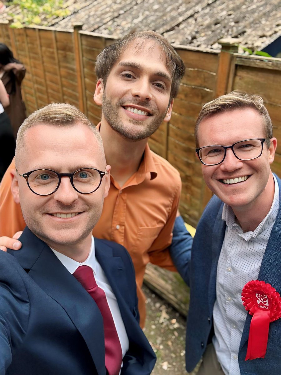 Next stop, Macclesfield to support the absolutely brilliant <a href="/Tim_Roca/">Tim Roca MP</a>. Tim will be a superb Member of Parliament for all constituents. It’s is time to turn the page on Conservative chaos and start anew with Labour. 🌹