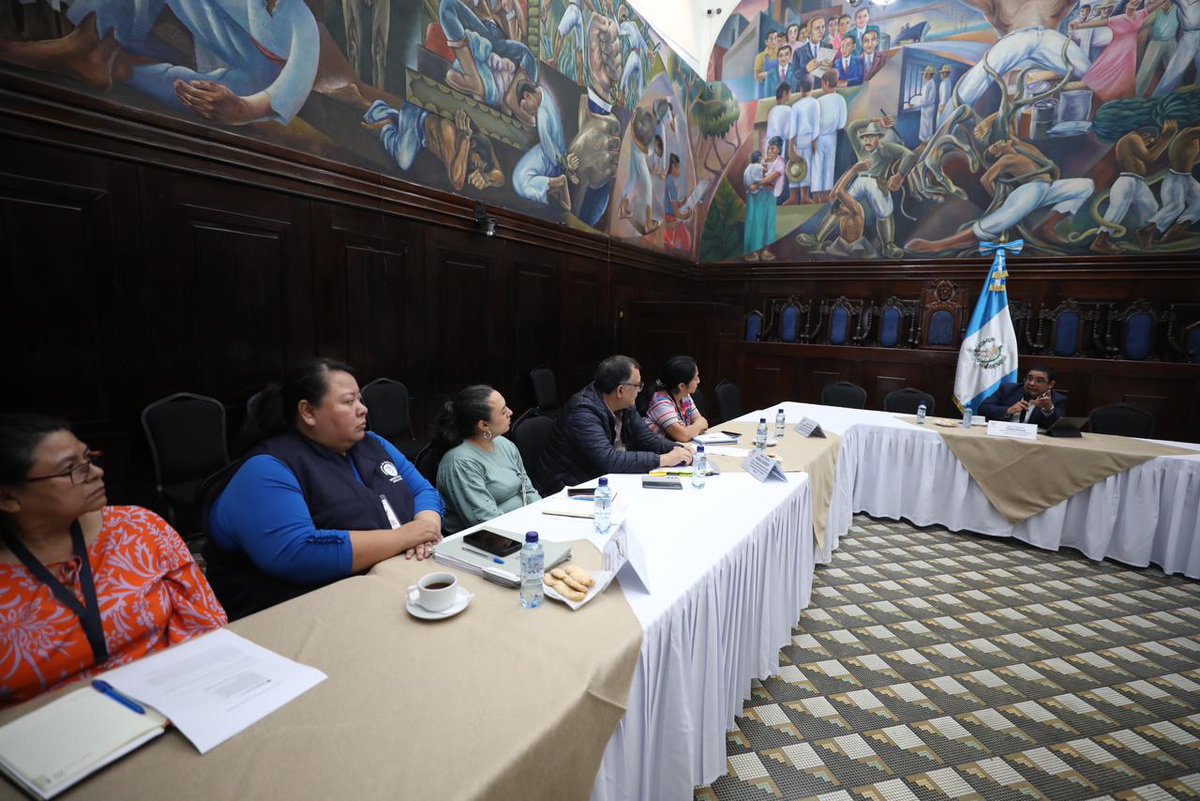 El diputado César Dávila <a href="/CesarDavil86564/">Cesar Davila</a>, Secretario de la Comisión Permanente se reunió con Marta Julia Ruiz, directora de Redes Integradas de Servicios de Salud; Mario Godoy, director departamental de Redes Integradas de Servicios de Salud Guatemala Nororiente y Noemy García,