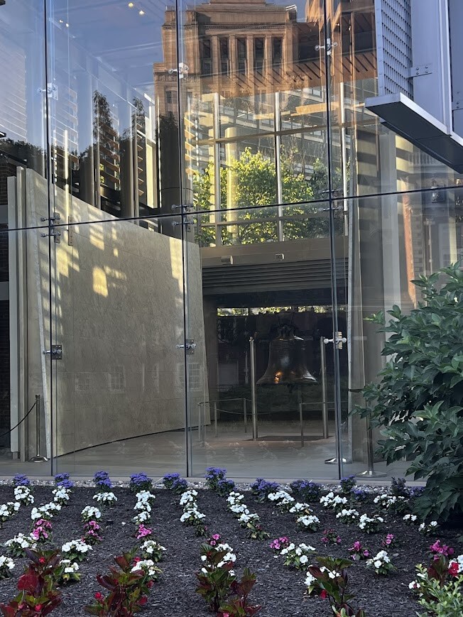 zefenergy's tweet photo. The ZEF Energy team had an amazing trip to Philadelphia for Apartmentalize! We discussed our reliable EV charging solutions for multifamily properties &amp; even spotted Jeff Goldblum at the exhibit hall. Plus, a quick visit to the Liberty Bell! #Apartmentalize #ZEFenergy #EVCharging https://t.co/wtXIQKkpLJ