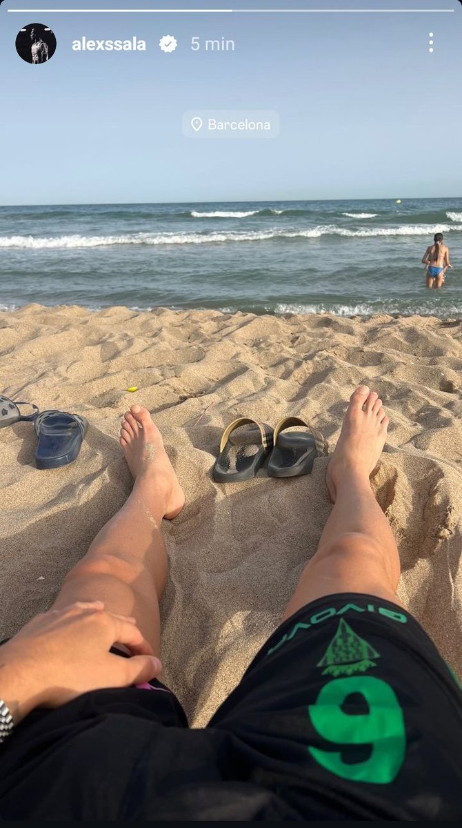 Los elimina en el Play Off y ahora va por Barcelona luciendo nuestro escudo a todo el mundo. Álex Sala es la mayor cabra conocida como directora de orquesta.