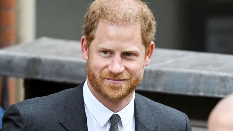 MeghansMole's tweet photo. UK Prince Harry is stealing The Pat Tillman Award from a deserving recipient 

Why is a UK Prince taking away awards from a deserving American

Also, Prince Harry IS NOT The FOUNDER of Invictus 

That’s the new spin https://t.co/E0E4b9G6I6