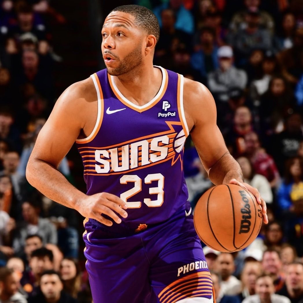 ShamsCharania's tweet photo. Phoenix's Eric Gordon is declining his $3.4 million player option for the 2024-25 season and becomes a free agent, sources tell @TheAthletic @Stadium. Multiple contenders are expected to pursue Gordon, who averaged 11 points on 37.8 percent 3-point shooting last season. https://t.co/fQOp3zknsx