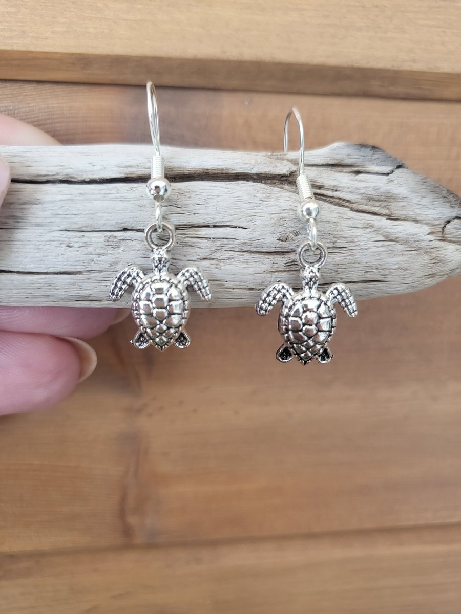 Katrinashells's tweet photo. Cute sea turtle earrings on anti allergenic hooks!

Perfect for any beach lover!

Matching necklaces now available on our website!!

https://t.co/IBPLkrlhgf 

#turtlecharm #turtlelovers #beachlovers #mhhsbd https://t.co/ITlt54ATIB