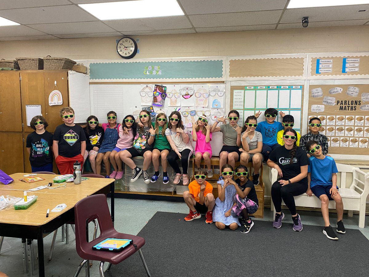 CommGators's tweet photo. This is becoming an annual tradition. Future’s so bright, they’ve gotta wear shades! @Glade_Gators @MsAwender https://t.co/lvvMFIPhIq