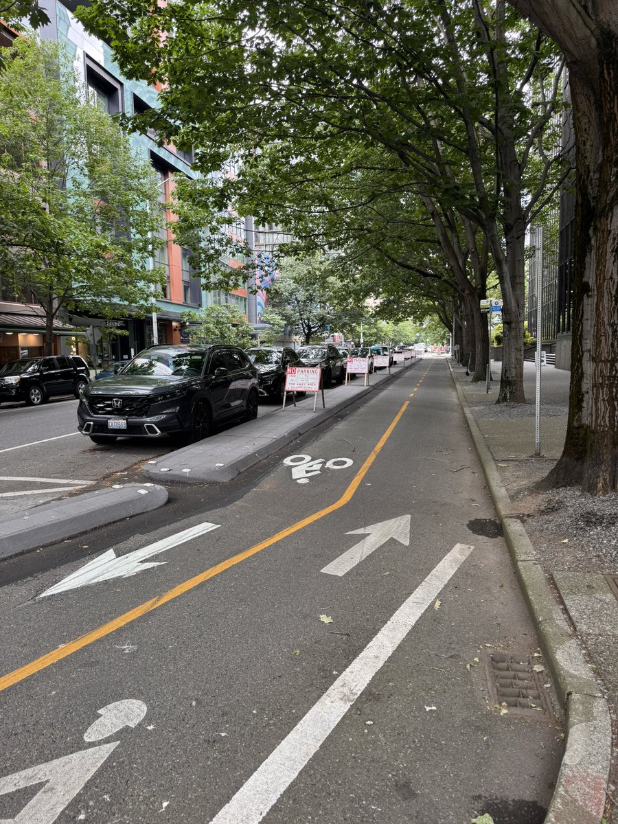 Loving the new concrete-protected bike lanes on 4th. This is what we should be doing on every arterial in the city.