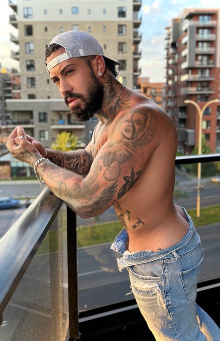 waiting for my Uber eats like. https://t.co/RwNf3HV3AZ