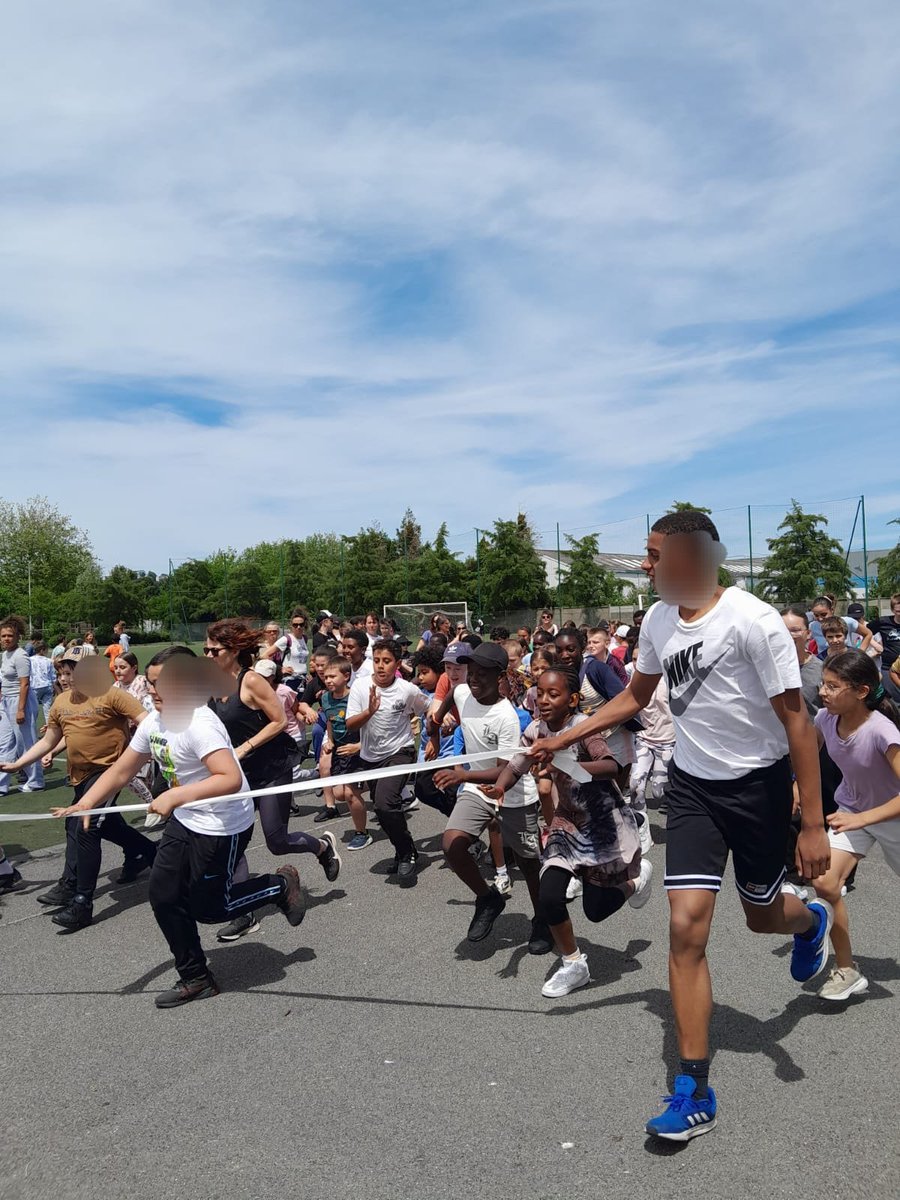 Réseau Marcel PAGNOL, cross interdegres avec les élèves de CM1, CM2 et 6ème. Des efforts, du partage, de la bonne humeur, les podium et les médailles pour les meilleurs d'entre eux, un avant goût des Jeux Olympiques. Merci aux coureurs et à l'équipe EPS pour cette organisation.
