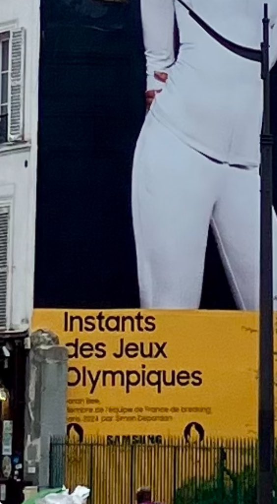 Sous prétexte de JO, envahissements publicitaires supplémentaires, dérogatoires aux règlements. 

Cette pub Samsung a été collée aujourd’hui au-dessus d’un square du 10e (avec l’accord de <a href="/ACORDEBARD/">Alexandra Cordebard</a> apparemment).