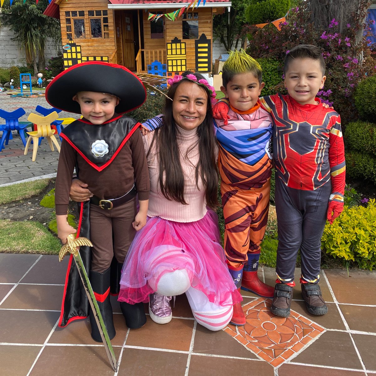 GutenbergKinder's tweet photo. ACTIVIDADES|Cuando los peques acuden a nuestro kinder, se interrelacionan y aprenden a identificar sus sentimientos en los demás, de esta manera su conducta propia y frente a los otros cambia, por la realización de actividades lúdicas y el seguimiento de pautas.#SembramosElFuturo https://t.co/XTNZHzvuM4
