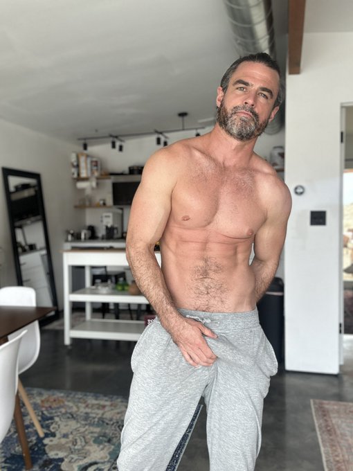 I&rsquo;ll show u mine if u show me urs in the comments https://t.co/cS79ARvnvD