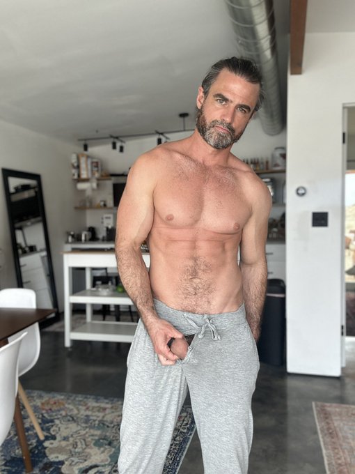 I&rsquo;ll show u mine if u show me urs in the comments https://t.co/cS79ARvnvD