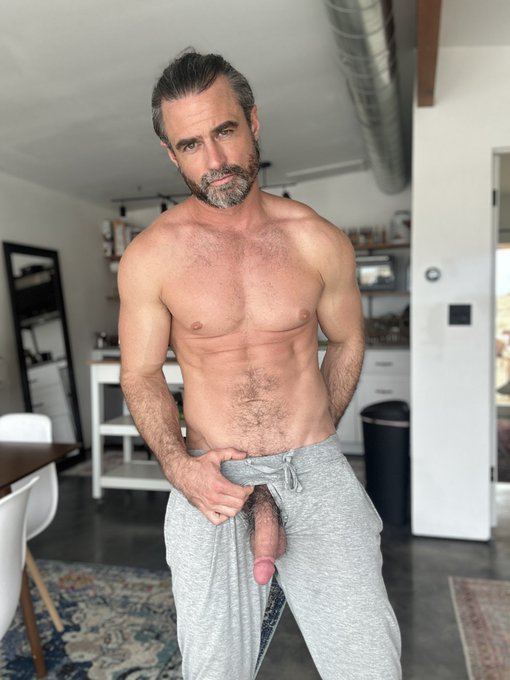 I&rsquo;ll show u mine if u show me urs in the comments https://t.co/cS79ARvnvD