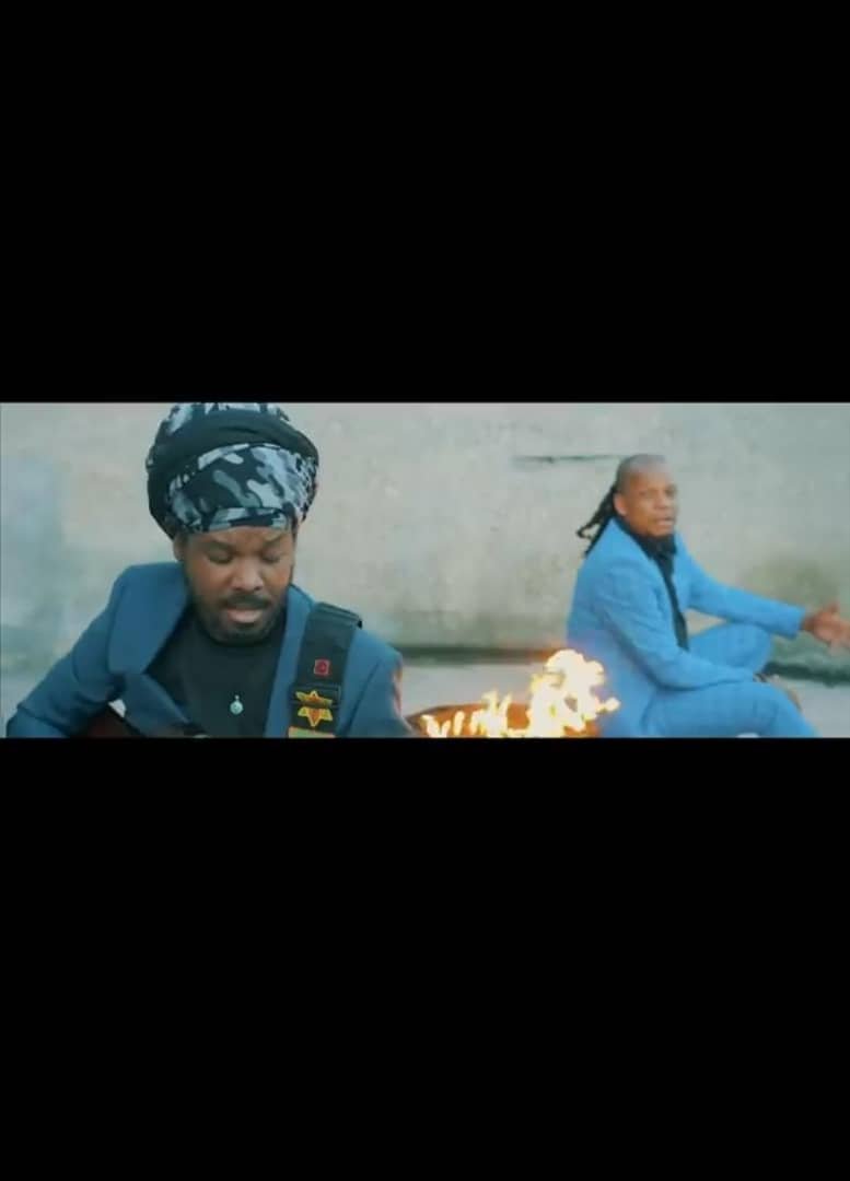 Makay_Hayti's tweet photo. 🤌🏾🇭🇹
Si w ap tande #Savalou Zafèm dlo pa ponpe nan je w konnen w p ap tande oubyen ou pa gen okenn fil nan kò w ki makònen w ak peyi sa.
Endiyite ap touye nou si nou pa leve pye n! Ewo nou yo pa t travay pou sa. https://t.co/Zvwbp24pmf