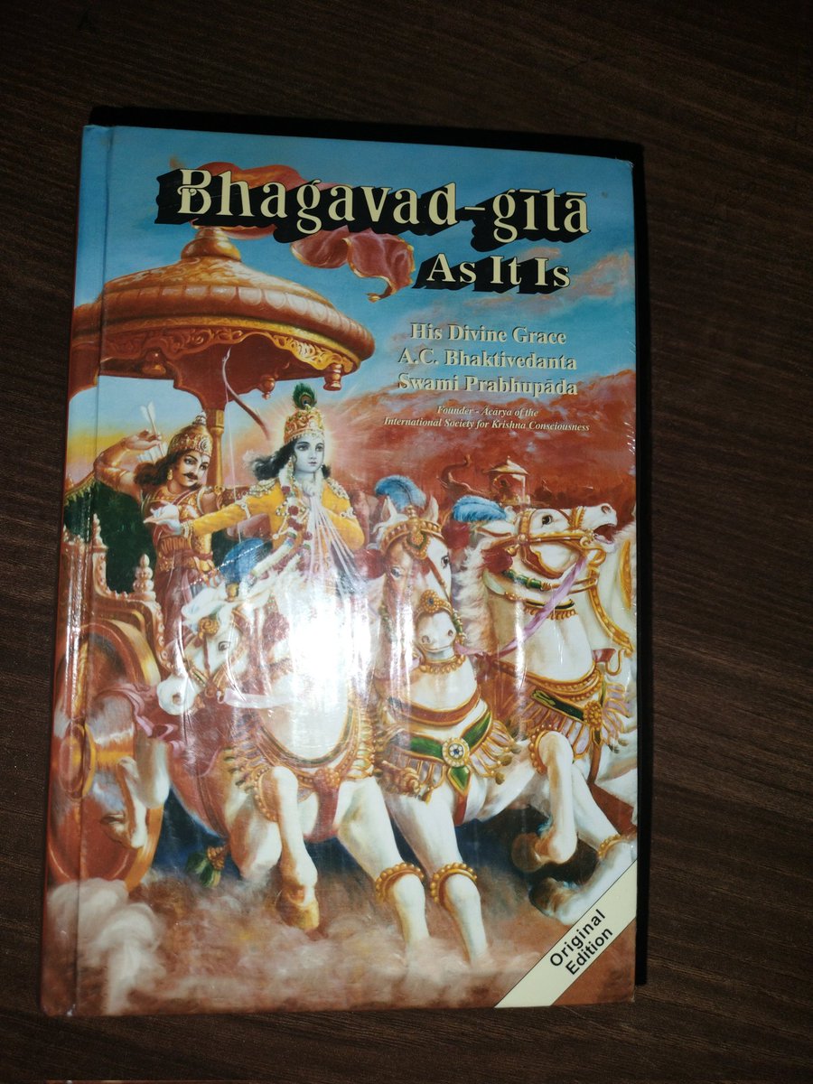 thesdrguy's tweet photo. Day-4 of Reading Shrimad Bhagavad Gita 🕉️🚩

Today's Learnings-
1- Sanatan Dharma is a way of living compared to any religion or belief that tends to change over time, it is something eternal like the liquidity of water.
2- Sanatan Dharma is the act of service.
#hindu #gita https://t.co/pUBA245hAM
