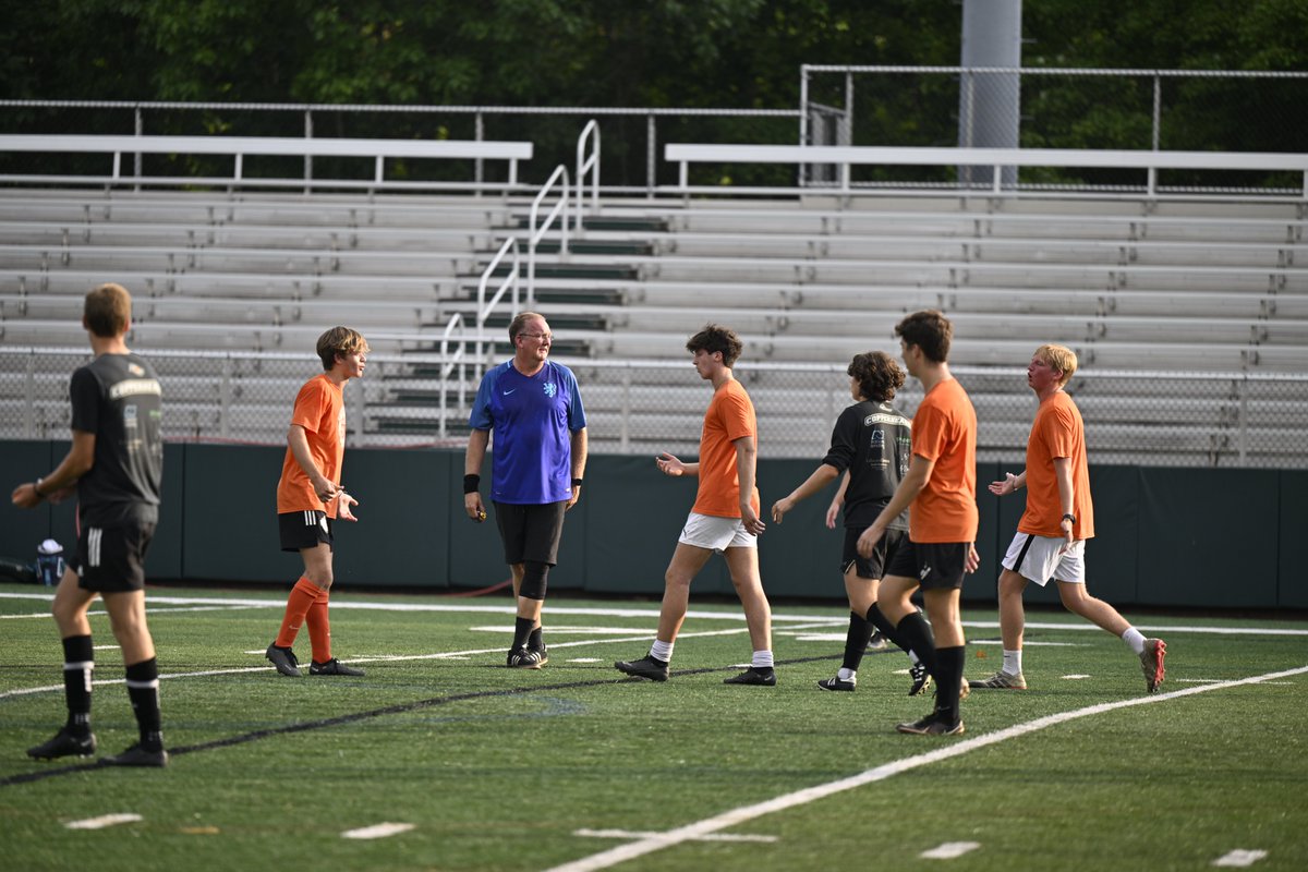 crhs_menssoccer's tweet photo. 4th Annual Alumni Match.  Please come tomorrow at 7 PM to the CR Pit to watch our returning players play our alumni for a great cause.  We will accept donations at the gate to support the Henry Kalungi Foundation missions to Uganda:   https://t.co/FiDZQYMld0 

@CSoccerHonors https://t.co/h170CTjPme