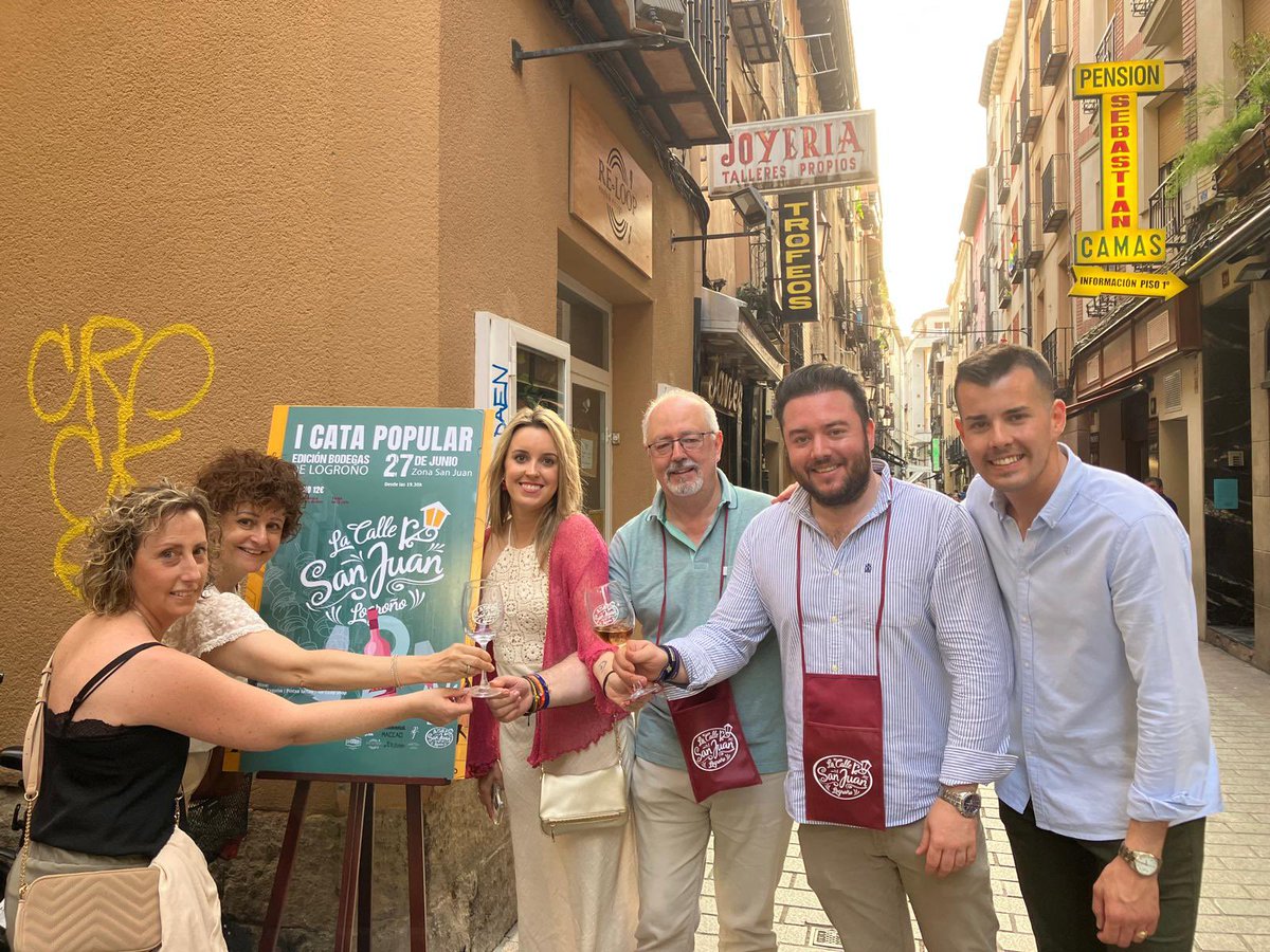 AytoLogrono's tweet photo. 👥🍷| Continúan las fiestas de la calle San Juan con la  ‘I Cata Popular San Juan’, en la que han participado varios concejales. https://t.co/om0HxPQAFF