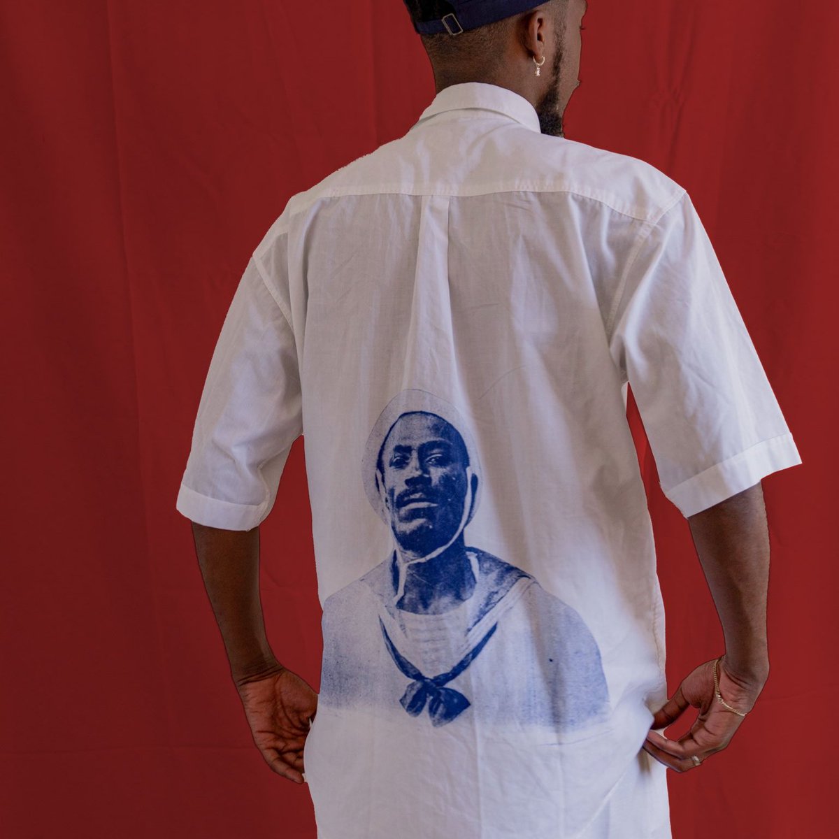 🚨VESTCRIA lança coleção “Almirante Negro”, homenageando João Cândido

Com sua primeira coleção autoral da própria marca, o afroempreendedor de moda Matheus Santos lança a “Almirante Negro“, que apresenta homenagem ao falecido militar brasileiro João Cândido.