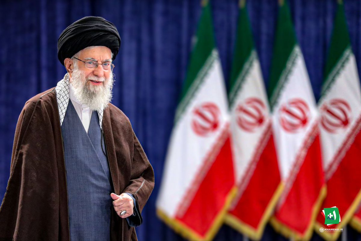 khameneinews's tweet photo. فردا صبح با پوشش زنده رسانهای بیش از ۲۰۰ خبرنگار از رسانههای داخلی و خارجی صورت میگیرد
حضور رهبر انقلاب اسلامی در انتخابات ریاست جمهوری چهاردهم
این برنامه از رسانه https://t.co/4L5ONtkoqh، صدا و سیمای جمهوری اسلامی ایران و دیگر رسانههای خارجی بهصورت زنده پخش خواهد شد. https://t.co/GyWS1iPrAf