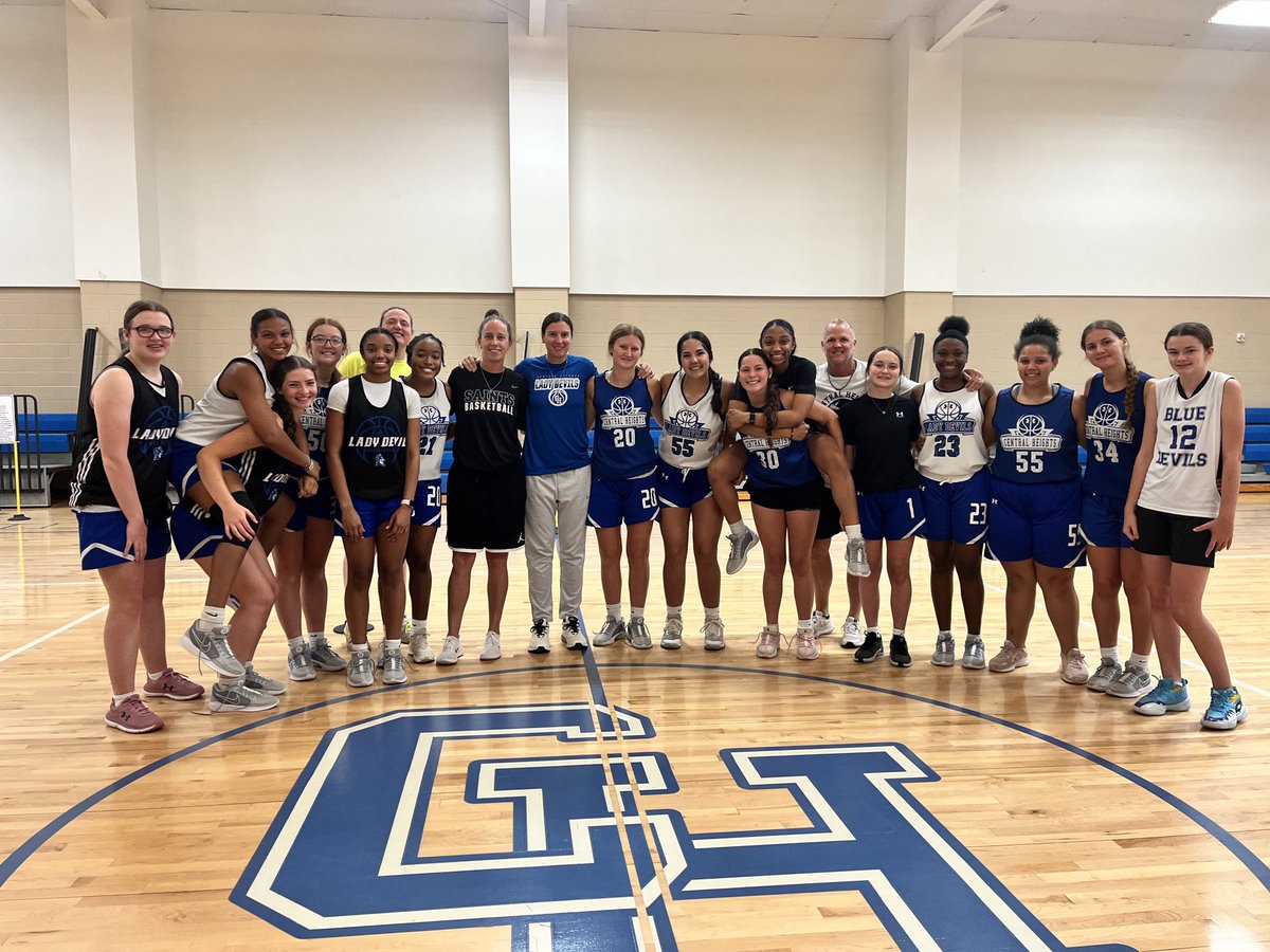 PTFWBB's tweet image. June is my favorite month because I get to hang out with the Central Heights Lady Blue Devils for a couple of days. Thanks ⁦@Cheightsladydev⁩ for letting me come back! ⁦⁦@TraceyStellato⁩