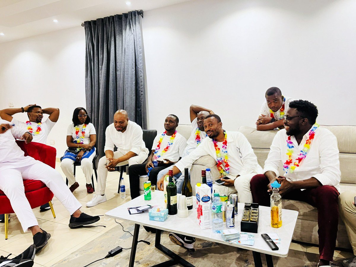 InterswitchGRP's tweet photo. We recently convened our maiden Technology &amp; Engineering leaders meet-up, which brought together our #Technology, #Engineering &amp; #UX leaders across #TheSwitch💡 for an entire weekend in a sea-side⛱️ retreat!

𝙏𝙖𝙜 𝙖𝙣𝙮 𝙤𝙛 𝙩𝙝𝙚 '𝙊𝙂𝙨' 𝙮𝙤𝙪 𝙨𝙥𝙤𝙩 𝙞𝙣 𝙩𝙝𝙚 📸!😎 https://t.co/xtD2zNiU0B