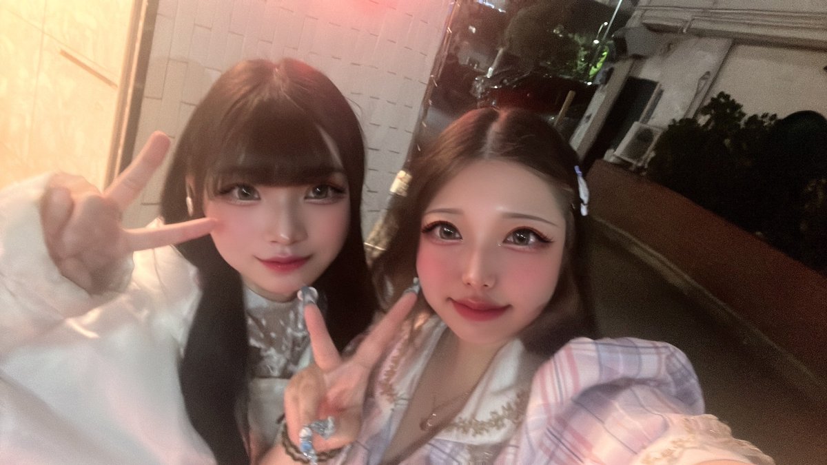 akb_flower's tweet photo. 6月28日（金）　flower本日の出勤メンバー🌷

🎂かれん@Karen_Yakezake
🌸びび@f_vivi_666
👿るん
🌸りか@flower_rikaam
🌸ぴの@pin0_sub
🌸なつ@_Flower_natsu

キャラメルキラキラ金曜日✨
本日はかれんママのバースデーイベント本番です🎂
お誕生日祝いジャンジャンお待ちしております🧸 https://t.co/pd6Hx6CPDB