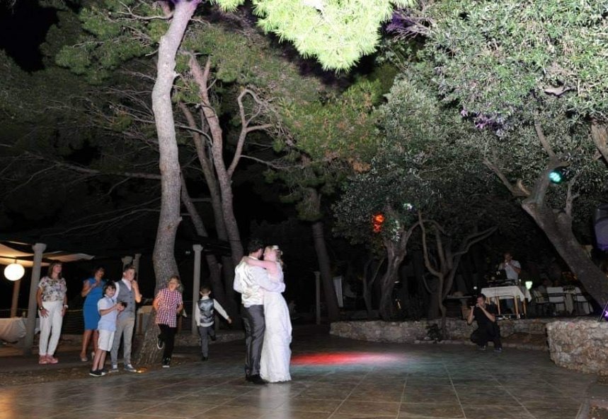 10 years of being married to Mr Anderson and the best week with friends and family in King's Landing.

Neither of us look like this anymore 🤪😂