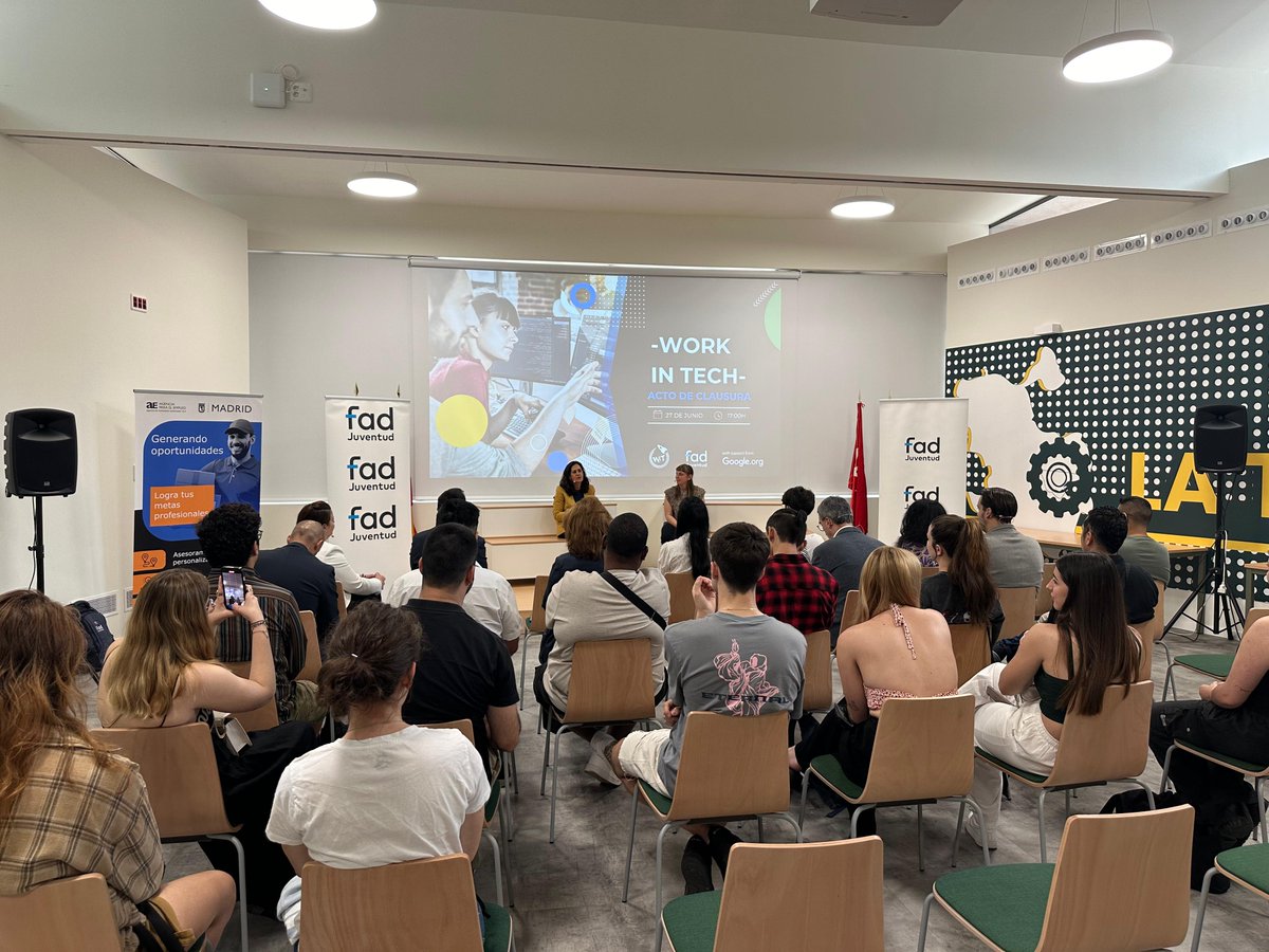 FadJuventud's tweet image. 🎉 ¡Cierre de la 3ª edición de #WorkInTech! 🎓
Más de 30 estudiantes y 9 expertos de empresas líderes del sector reunidos para debatir sobre el futuro del empleo tecnológico.
En tres años, hemos capacitado a más de 5000 jóvenes y graduado a 466. 🚀💻
¡Gracias a todos y todas…
