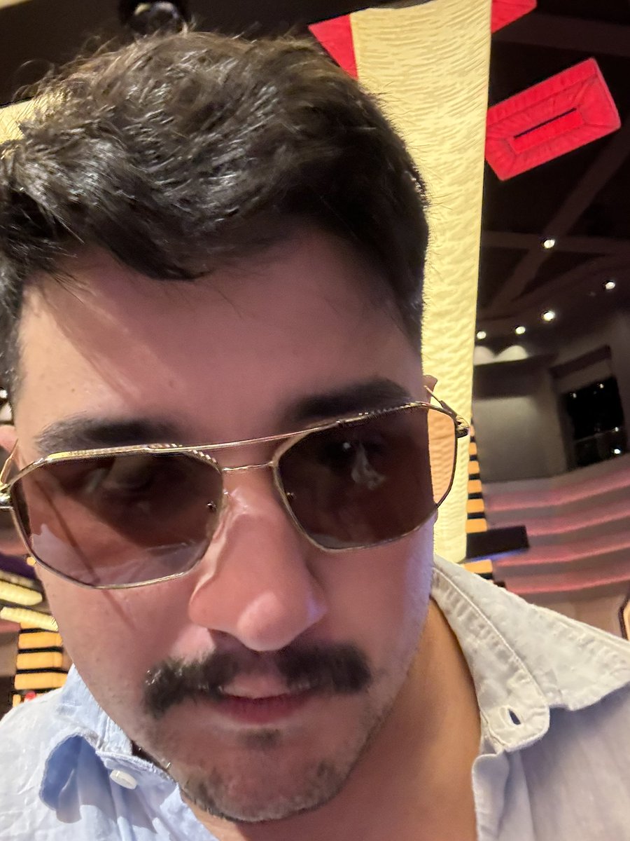 LukeRamirez8's tweet photo. If I’m in the casino lookin like gets get me tf outta der https://t.co/pvhmmmVJJO