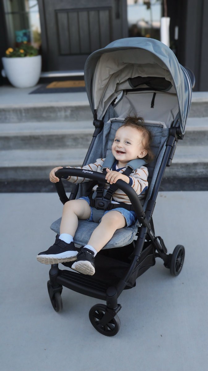 inglesinausa's tweet image. Buckled up and ready to explore. 🤩 In these hot summer months, the extra long canopy will come in handy. Photo 📸: barbells.and.diapers on IG, stroller: Quid, Elephant Gray.
-
#BabyWellness #Inglesina #QuidStroller #TravelStroller #BabyEssentials