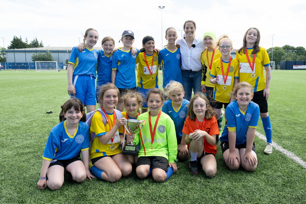 Cwpan Betsan ❤️

Diolch am y croeso <a href="/YsgolTreganna/">Ysgol Treganna</a> 🙌

#ForHer | #TogetherStronger