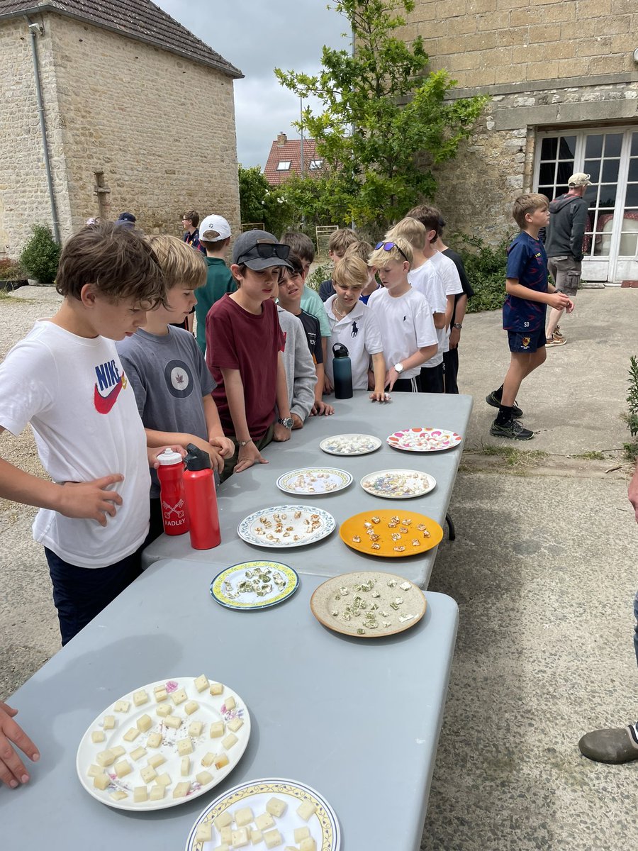 And it’s almost over…! Last excursion to a chevrerie and a hypermarché for some goodies!