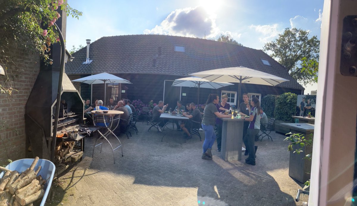 jsloothaak's tweet photo. Vanmiddag kwamen we met alle beheerders van SBB, NM en BL (van Midden-Brabant) samen om kennis te maken, bij te praten en meer samen te werken. Een veldbezoek, een gagelier en een braai zijn ijzersterke ingrediënten voor een geslaagde contactdag. https://t.co/IHZG3aJDbe