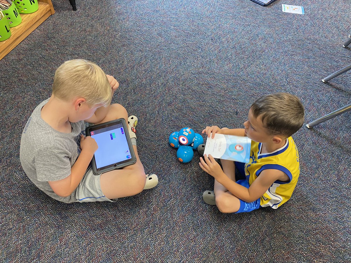 AFleckal's tweet image. Coding with Dash Robots are a fav in room 206!  @ShoalCreekStars @LPSSummerAdv #starssc #LPSSummer2024