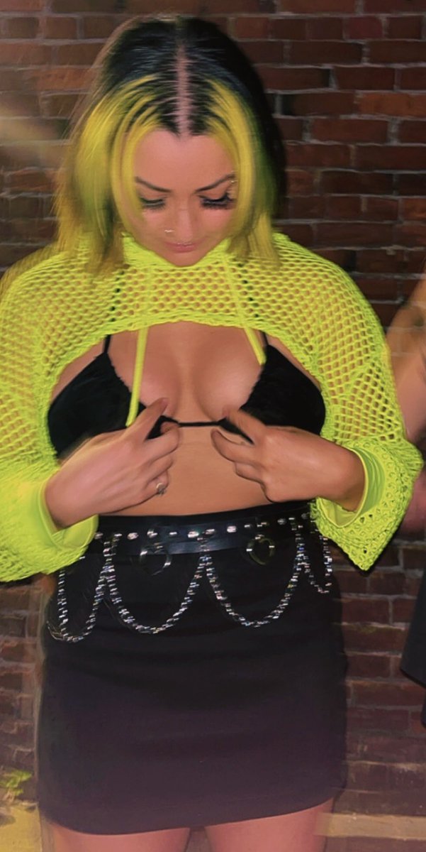 I never post, so here’s me x4 <3