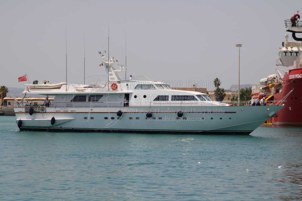 Shipguru's tweet photo. #Jersey #homeported #yacht #ONE_MORE #entering #Siracusa, #Sicily to #upliftbunkers - 25.06.2024 - https://t.co/nfgboxcB5B - NO PHOTOS can be used or manipulated without our permission @ybw @boatint @boatingmagazine @Dutchyachting @YachtspotterCom @YachtingMag @yachtingworld https://t.co/PMCf85ve8W