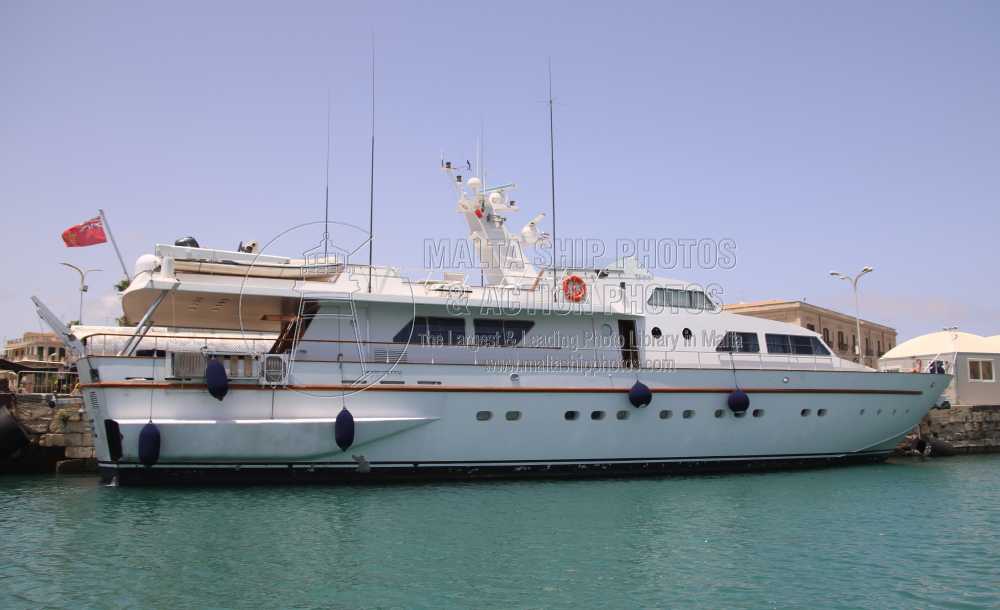 Shipguru's tweet photo. #Jersey #homeported #yacht #ONE_MORE #entering #Siracusa, #Sicily to #upliftbunkers - 25.06.2024 - https://t.co/nfgboxcB5B - NO PHOTOS can be used or manipulated without our permission @ybw @boatint @boatingmagazine @Dutchyachting @YachtspotterCom @YachtingMag @yachtingworld https://t.co/PMCf85ve8W