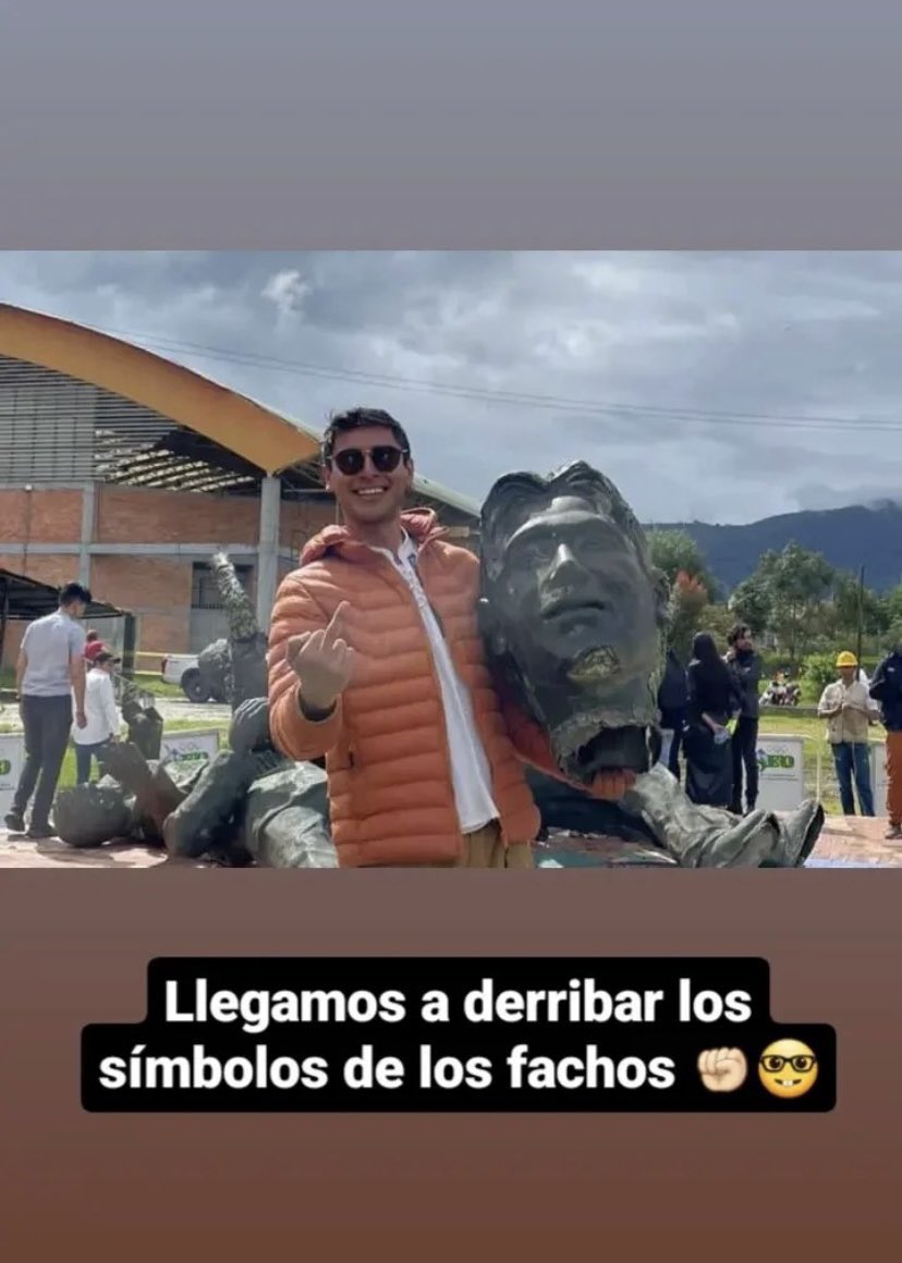 OsJimenez01's tweet photo. @PlataformaALTO @JLuisBohorquez Que viva el sombrero de Pizarro por el secuestro y el asesinato de colombianos y los que hablan con máscara puesta. Que viva https://t.co/5Q38wVgQZ9