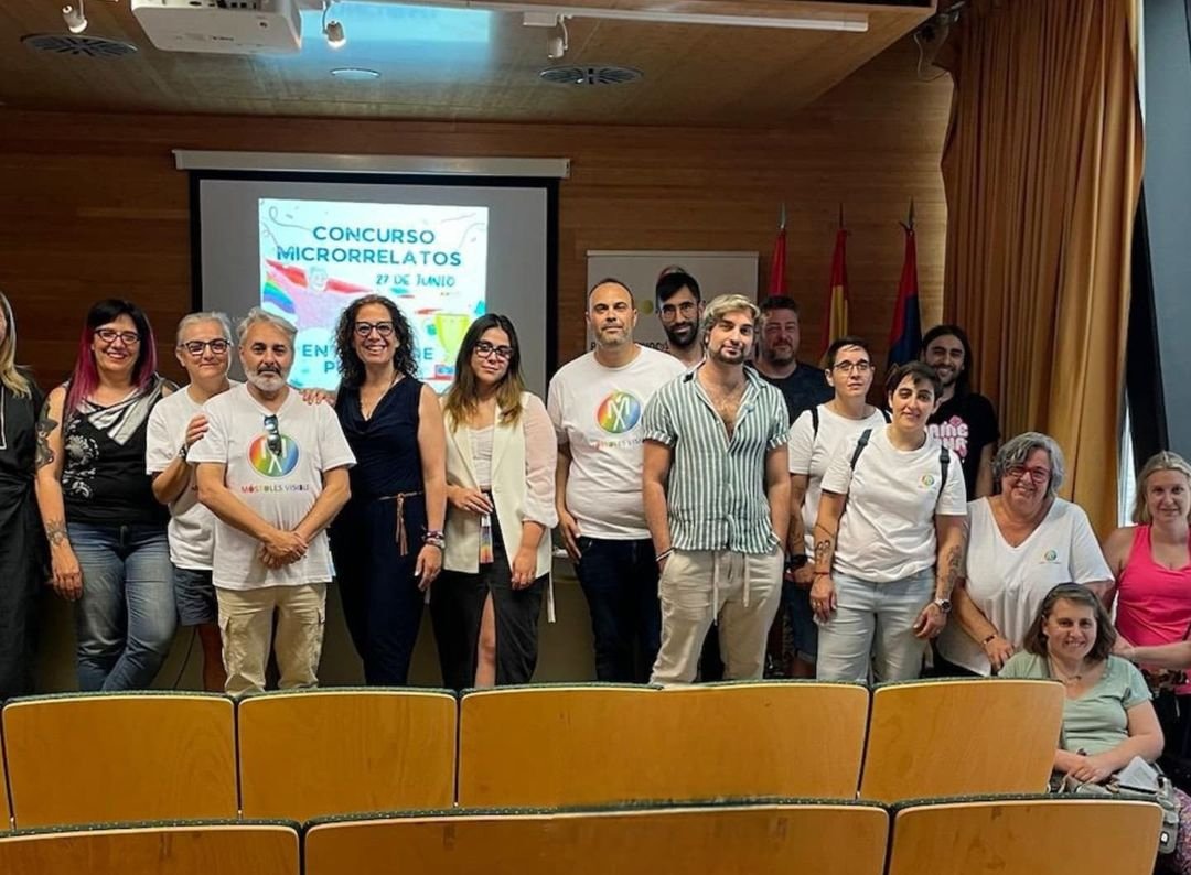 ✏️ Esta tarde hemos asistido a la entrega de premios del Concurso de Microrrelatos organizado por <a href="/MostolesVisible/">Móstoles Visible</a> en la Semana del Orgullo. Hemos disfrutado de la lectura de los tres premiados, de gran calidad y con un mensaje muy potente.¡Enhorabuena a todos y todas!