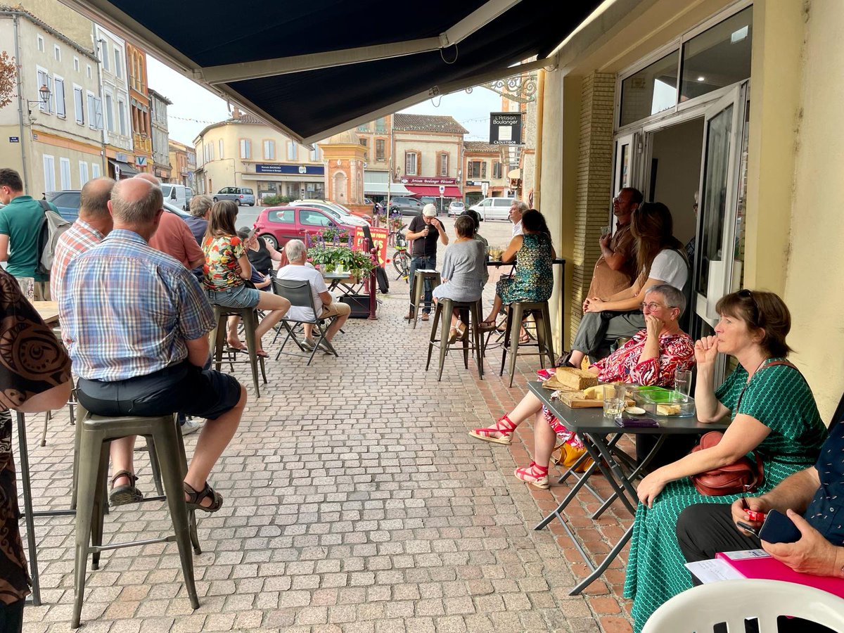 GersInsoumis's tweet photo. 🔴 Réunion publique au plus proche des gens, en terrasse à #Samatan pour le candidat du #NouveauFrontPopulaire pour la 1ère circonscription du #Gers.
✅ Discussions et musique dans la bonne humeur avec l'espoir, dès le #30Juin, d'une vie meilleure pour toutes & pour tous. https://t.co/dzNNSUIh56
