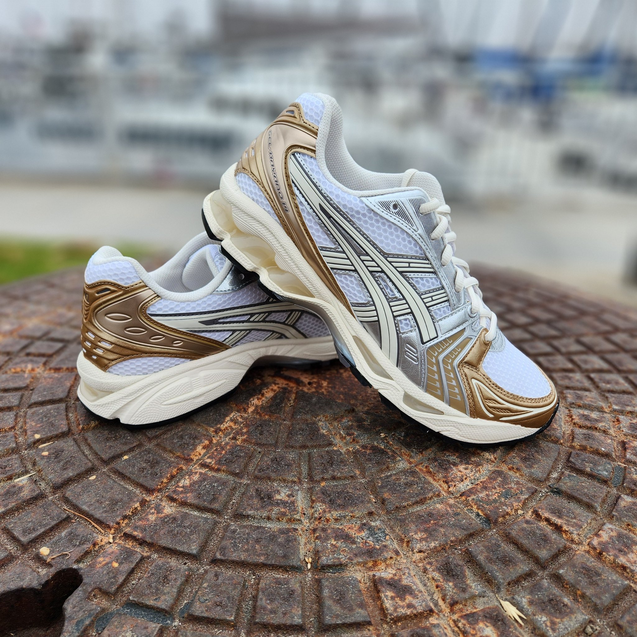 Locales asics hotsell