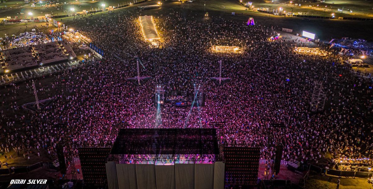 ״אנחנו נרקוד שוב״: אלפים רוקדים בפארק הירקון למען ולזכר נרצחי פסטיבל נובה • ״הערב - אנחנו זוכרים את אלו שאינם עוד. ריקוד עצוב אך מלא תקווה להנצחתם של ארבע מאות וחמישה יקירנו שנרצחו״ - מתוך נאומו של נמרוד, אחיה של איילת ארנין ז״ל שנרצחה במסיבה 
<a href="/GLZRadio/">גלצ</a>