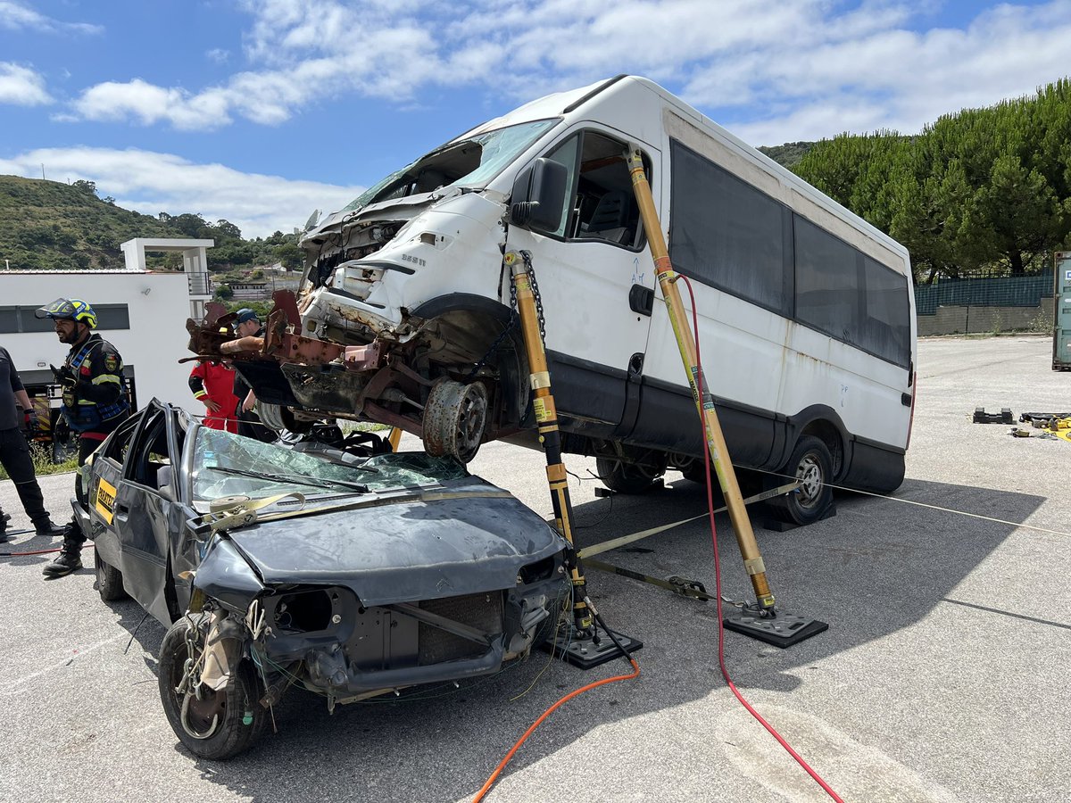 IGS_Spain's tweet image. Esta semana, los distribuidores de #PARATECH en Europa hemos recibido otra formación más; esta vez ha sido en Lisboa, Portugal. @Paratech_Inc #bomberos