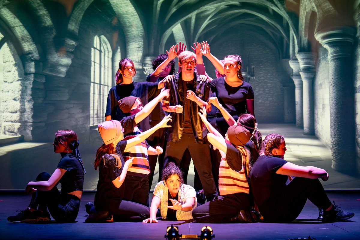 We were delighted to host young actors from 22 schools across #Kent this week, as they performed Hamlet on our main stage!
After 12 months of training from @rsc_learning and our team, the young people's hard work really paid off.

🌟 Congratulations everyone! 🌟